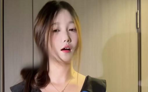 달콤한 소녀의 셀프 터치 경찰 섹시 속옷이 유혹적이며 그녀의 고운 부드러운 피부가 너무 좋습니다