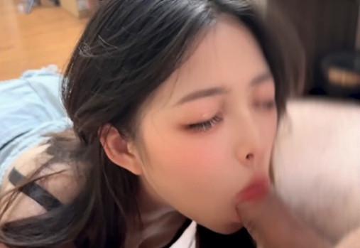 재벌의 음란물, 눈부신 외모와 치명타 효과 내장