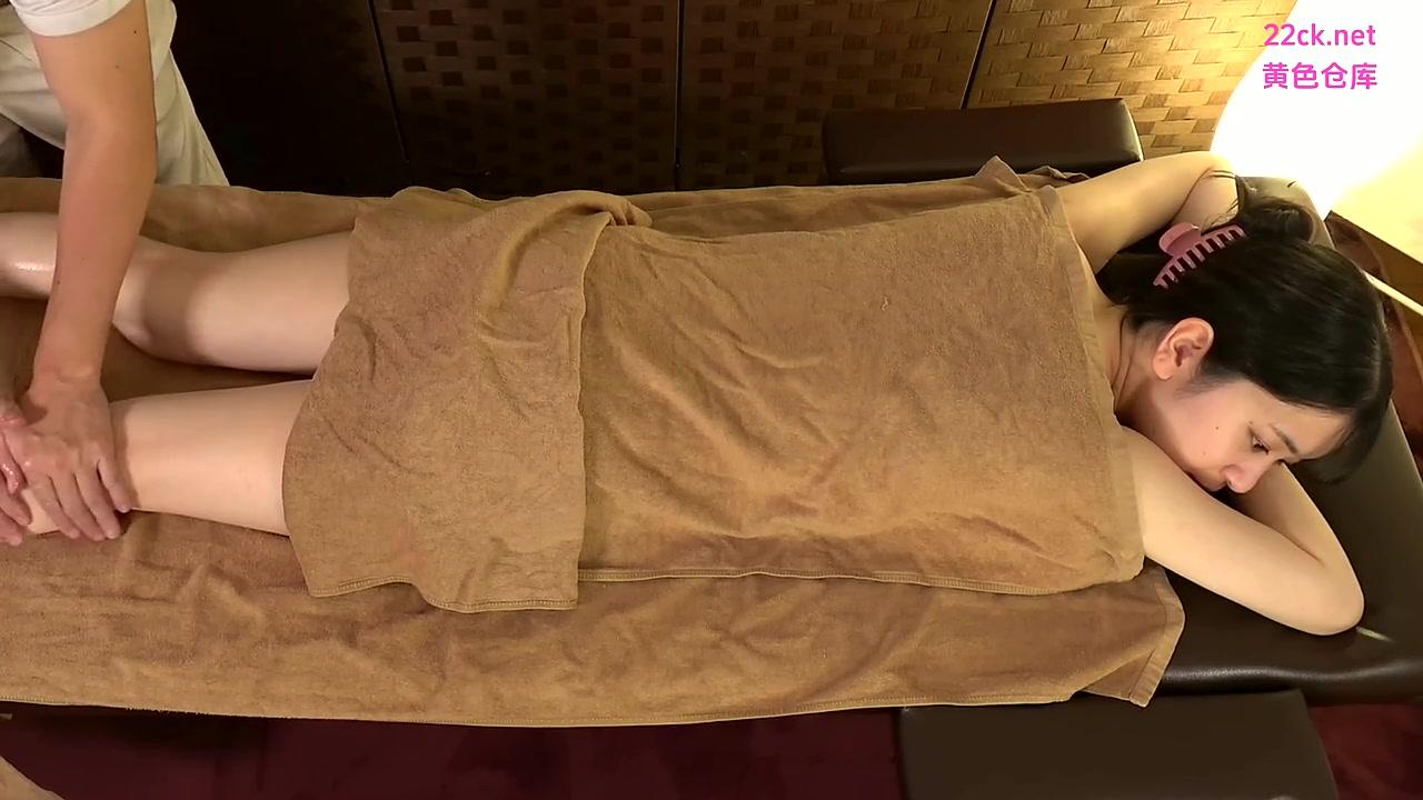 FC2PPV-4990479 청순해 보이지만 멀티 오르가즘을 느낄 수 있는 미인학생