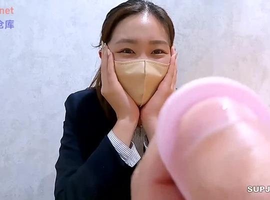 FC2PPV-3828679 처녀가 야생에서 굴욕을 당하고 거대한 자지에 격렬하게 범해진다.