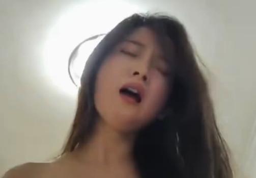 내 요정 여자 친구는 최고 수준의 몸매와 외모를 가지고 있으며, 그녀의 보지는 여전히 부드럽고 젖어 있고, 그녀의 창녀는 음탕 한 표정을 가지고 있습니다.