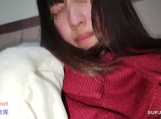 FC2PPV-4134784 처녀는 첫 삽입을 맛본 후 수치심에 처녀성을 잃습니다.