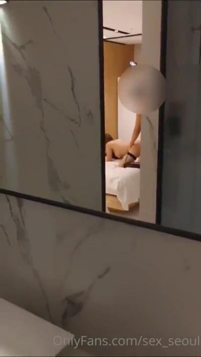 여친이 따먹히는 걸 지켜봐야 하는 남친