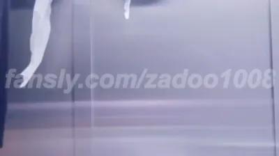 공중 화장실 탐방하며 영역표시하고 다니는 변녀 