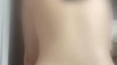 신음소리 죽이는 여친 